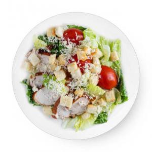 Салат Цезарь с курицей
